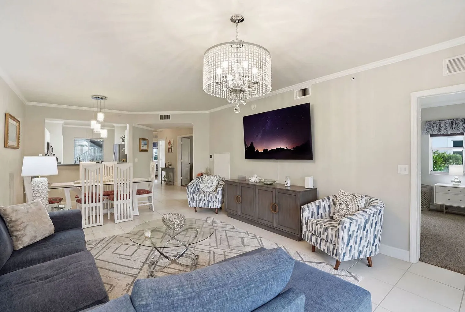 3 bed, 2.0 bath, 1420 sqft, $4,470 — Photo 3