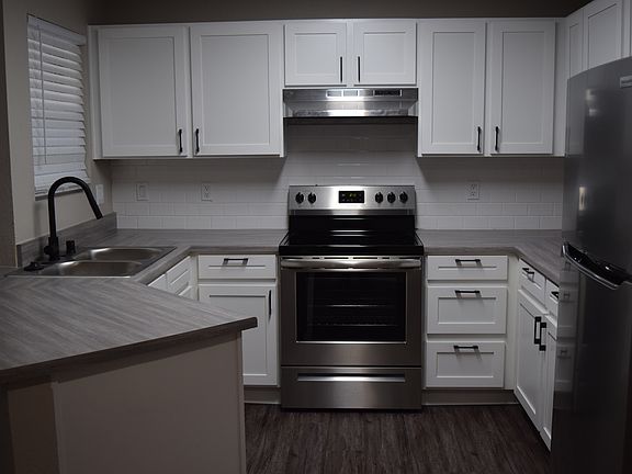 2nd image of 4400 El Rancho Dr #C124