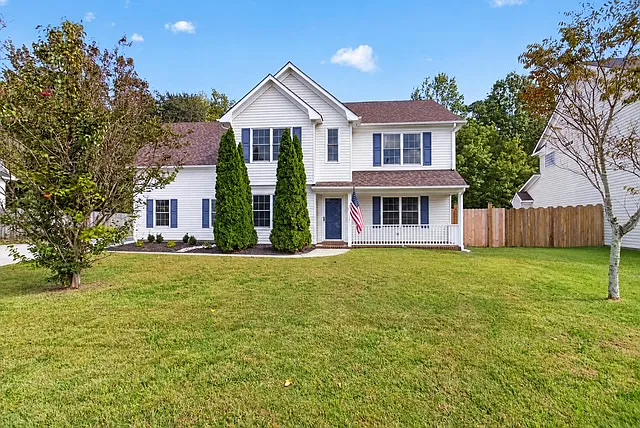 4 bed, 2.5 bath, 2700 sqft, $3,400 — Photo 1