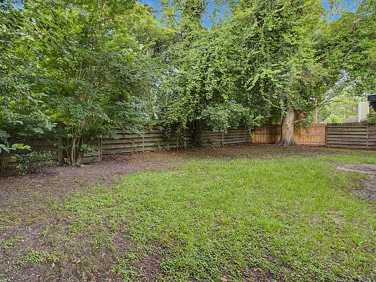 703 Woods Ct — Photo 19