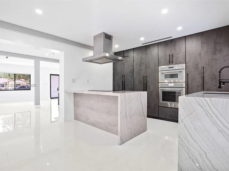56 Whitethorn Dr — Photo 9