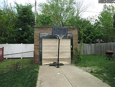 2nd image of 1849 Willowhurst Rd