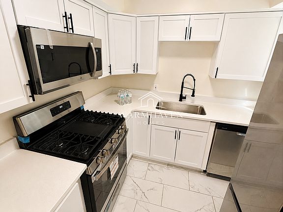 4th image of 640 E Lake Ave