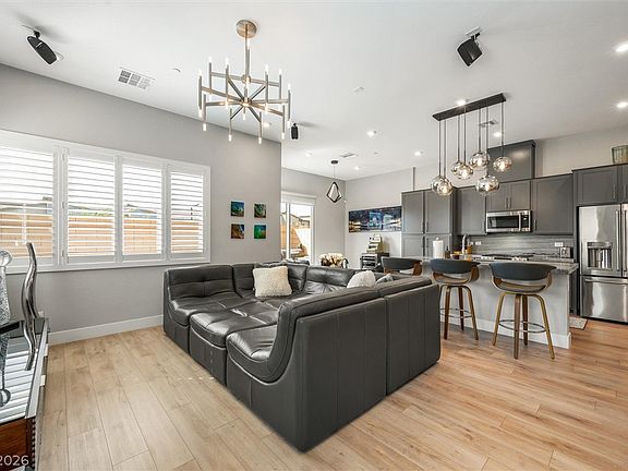 4th image of 3362 Santa Verdiana St