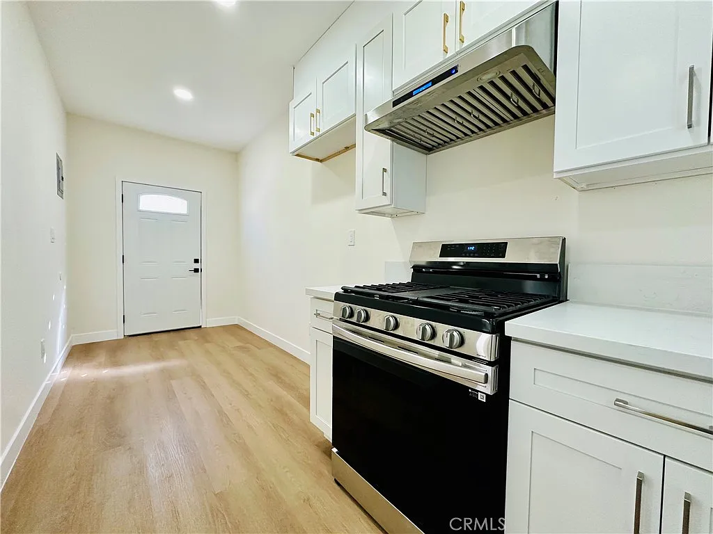 1 bed, 400 sqft, $1,800 — Photo 4