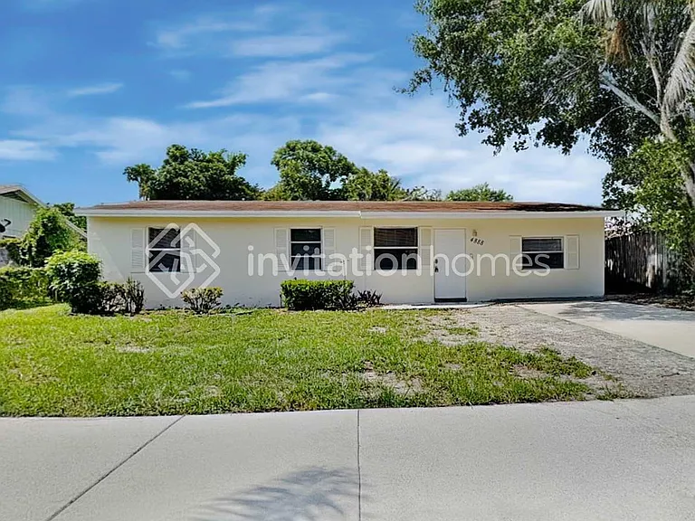 4888 Prince Dr — Photo 1