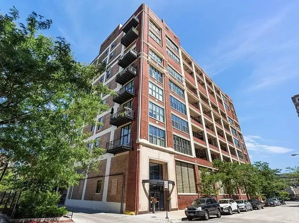 320 E 21st St, Chicago, IL