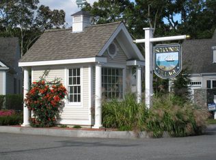 100 Schooner Ln, Hyannis, MA 02601