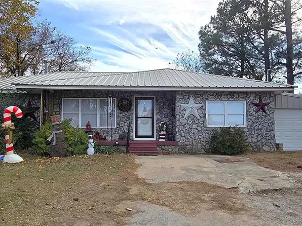 903 E Adams St, Holdenville, OK 74848