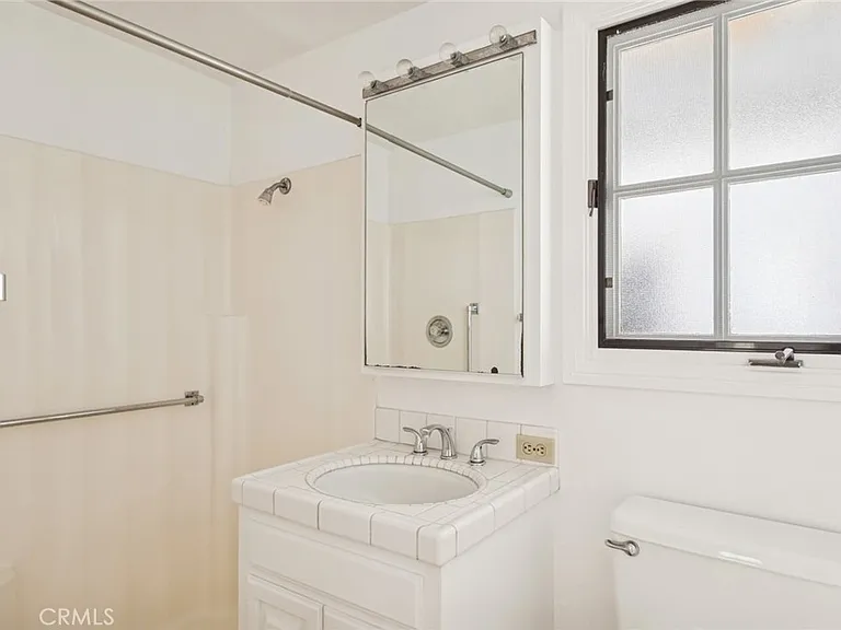 1214 E Balboa Blvd — Photo 12