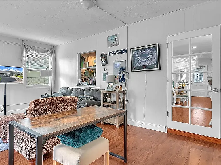 7401 NW 94th Way — Photo 5