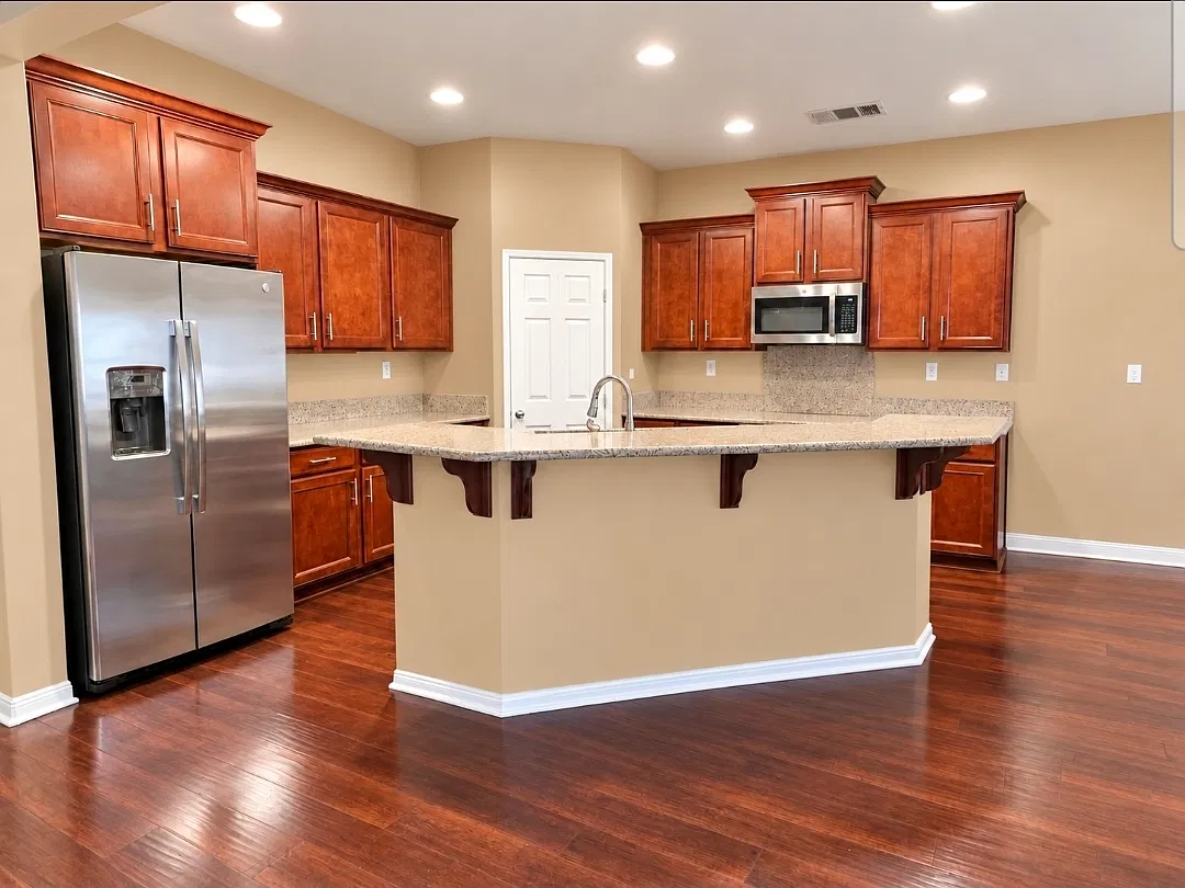 5 bed, 2422 sqft, $3,600 — Photo 4