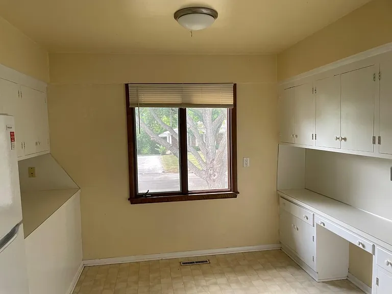Kitchen dine area
