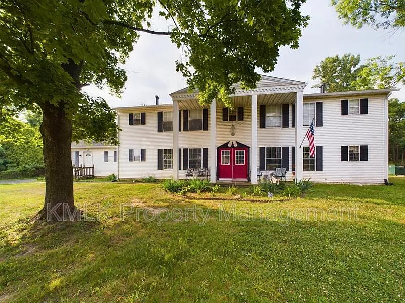 1 bed, 1.0 bath, 784 sqft, $995 — Photo 2