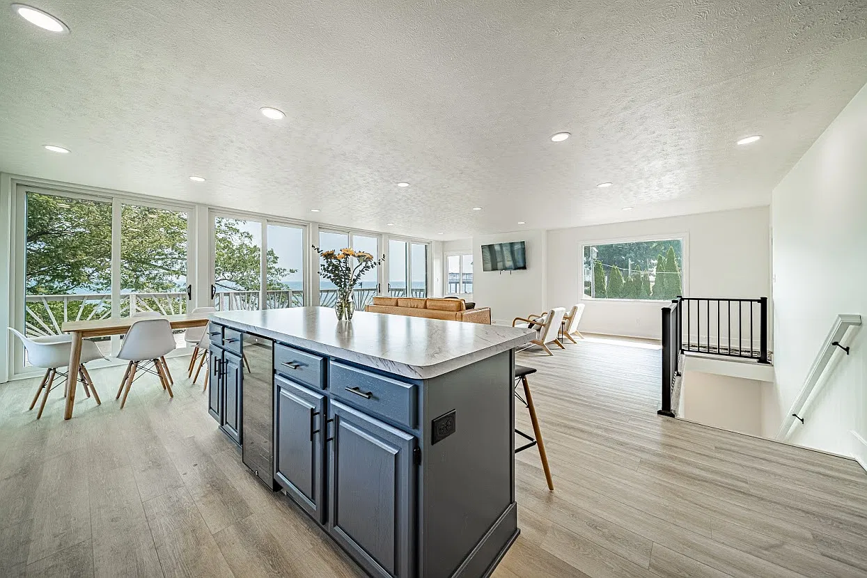 4 bed, 1964 sqft, $3,450 — Photo 3