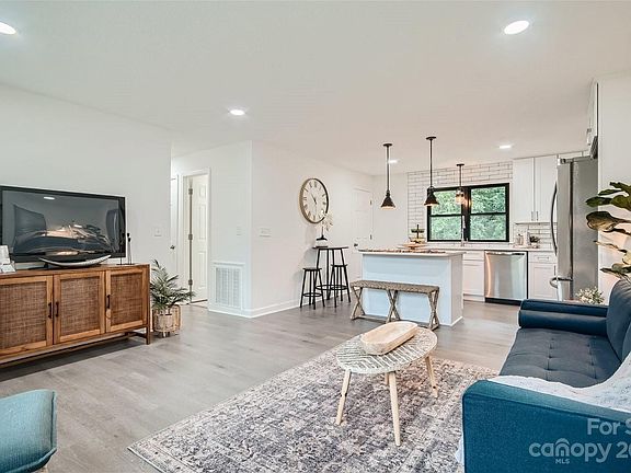 5th image of 200 Park Terrace Dr