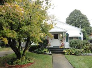 606 Stockton Ave, Grove City, PA 16127