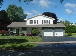 15 Daniel Dr, Rochester, NY 14624