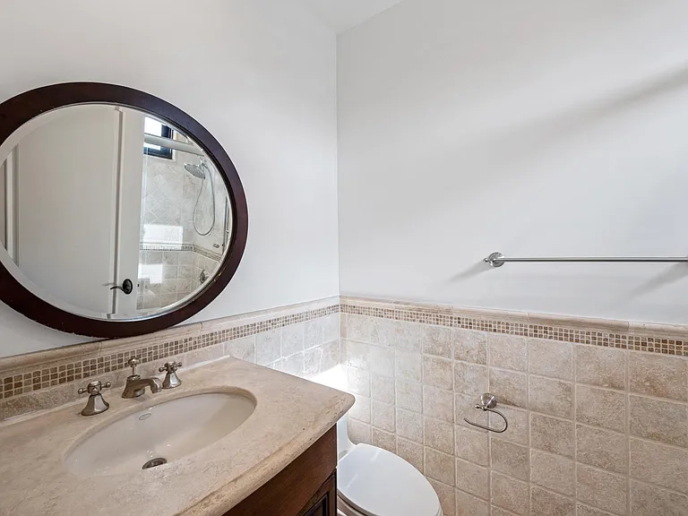 305 N Palm Dr — Photo 4