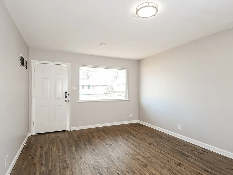 337956_020_living_room_13587213.jpg