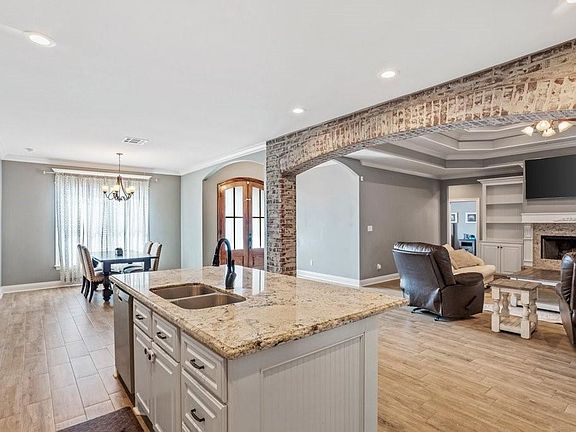 2nd image of 2678 Tioga Dr