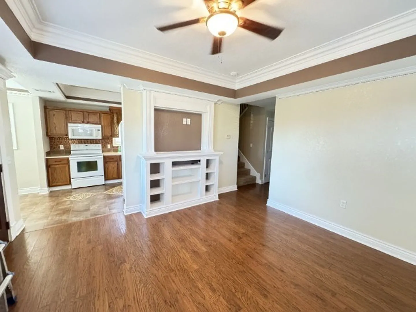 3 Bedroom 2 Bath Cottage Style Home with Large Den — Photo 3