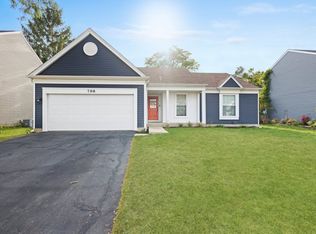 798 Burning Trl, Carol Stream, IL 60188