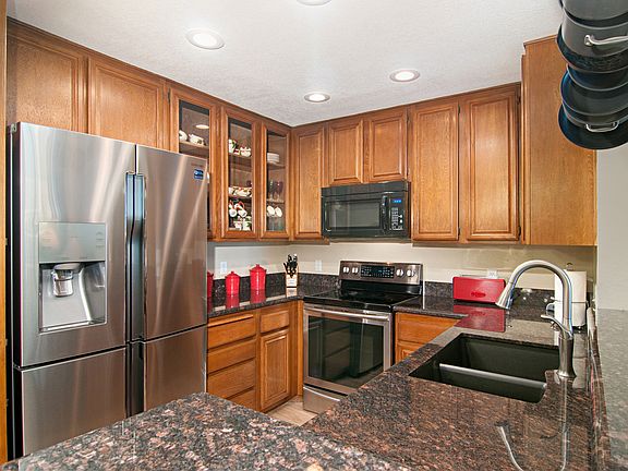 5th image of 850 State St Unit 111