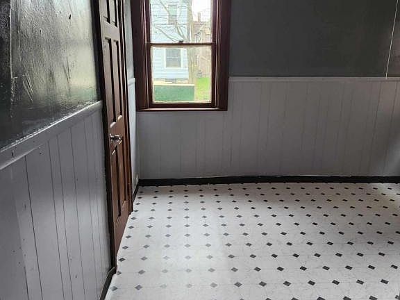 5th image of 262 Breckenridge St