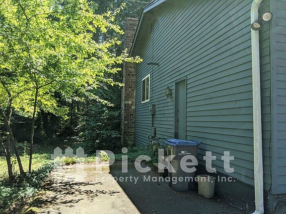5th image of 2083 NE Lexington Dr