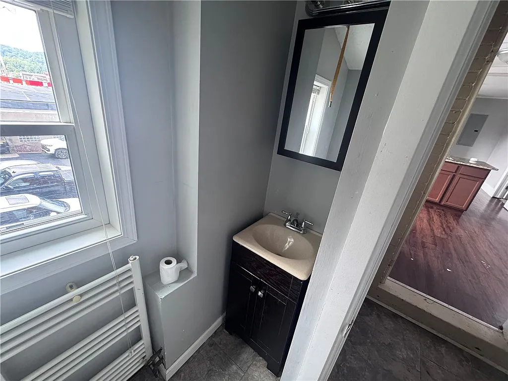 2 bed, 700 sqft, $800 — Photo 4