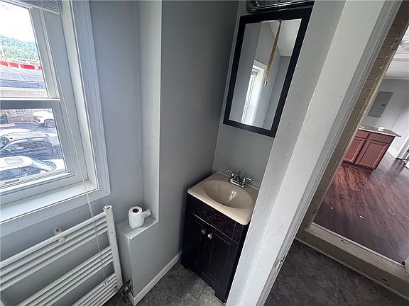 4th image of 520 Brinton Ave #2R