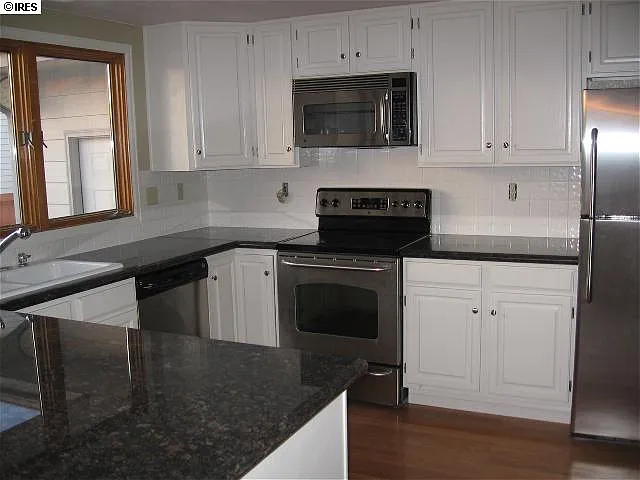 Beautiful kitchen with granite counter tops