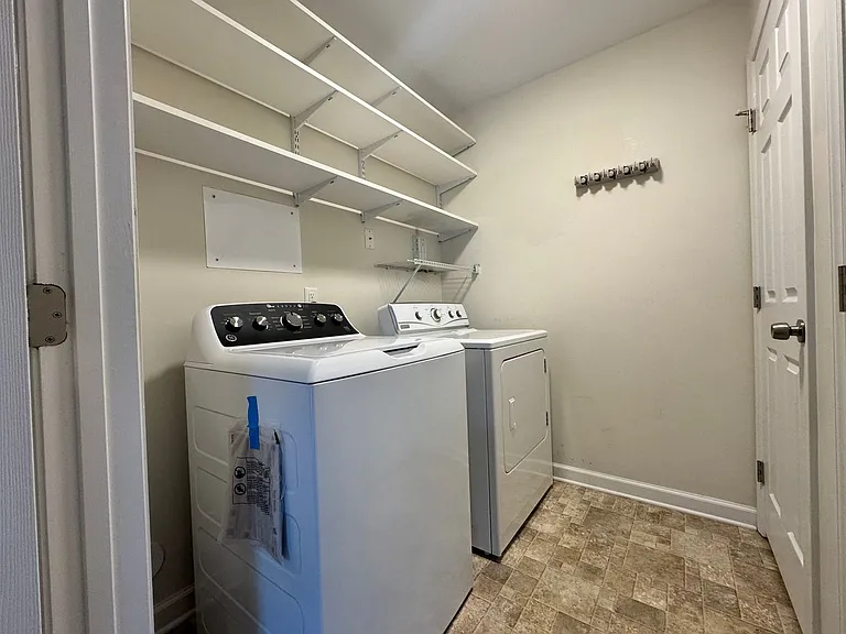 4704 Pennoak Ln #C — Photo 19