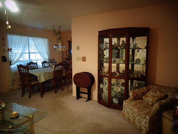 3rd image of 1152B Argyll Cir