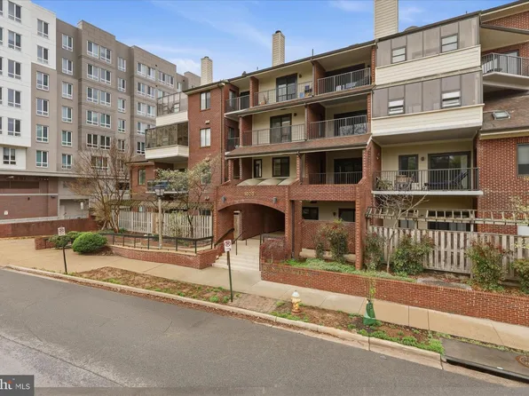 1020 N Stafford St APT 405, Arlington, VA 22201