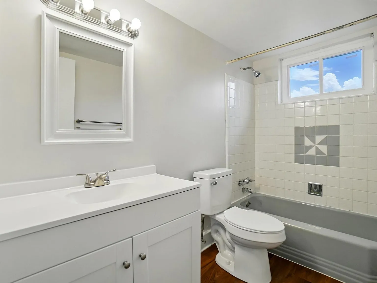 2 bed, 858 sqft, $995 — Photo 3