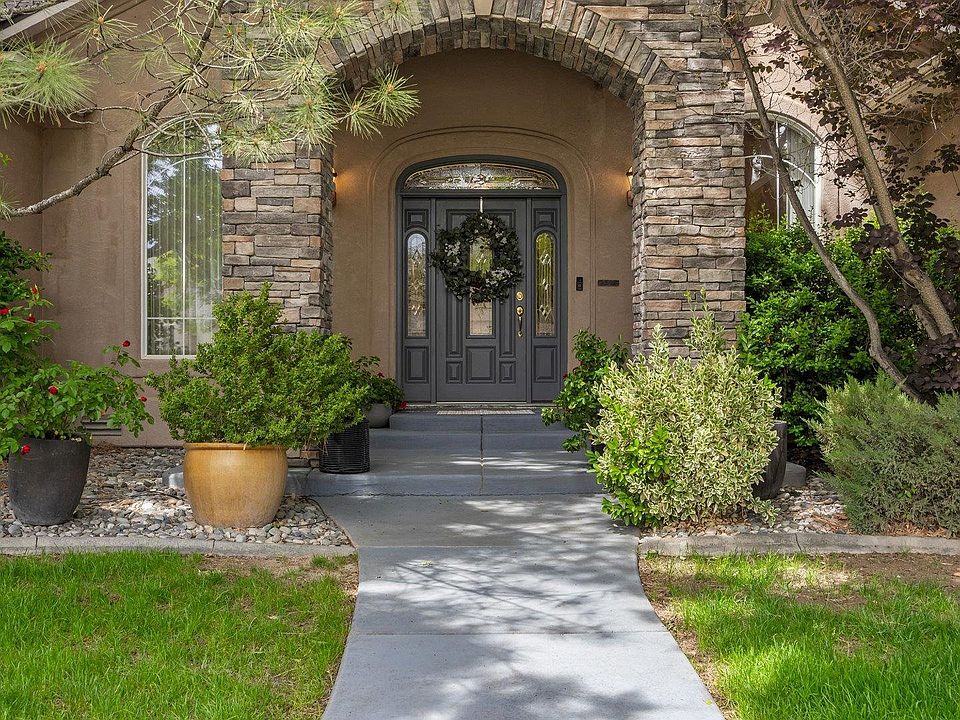 1st image of 2666 Dahlia Ct