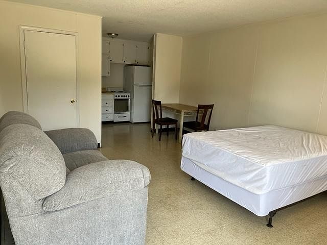 1st image of 698 S Linden Dr #0