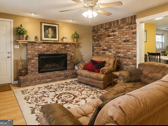 4th image of 963 Rambling Rose Ct NW