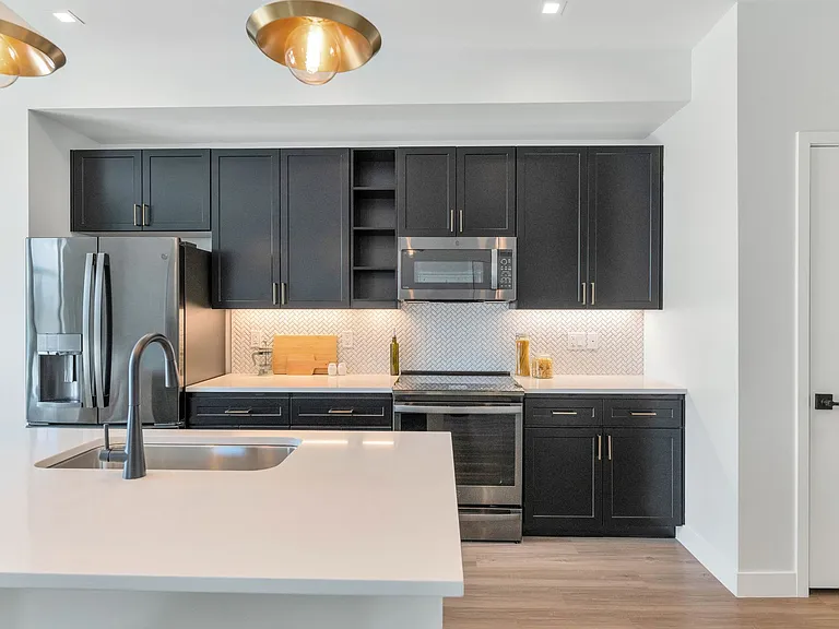 4225 N 32nd St — Photo 32
