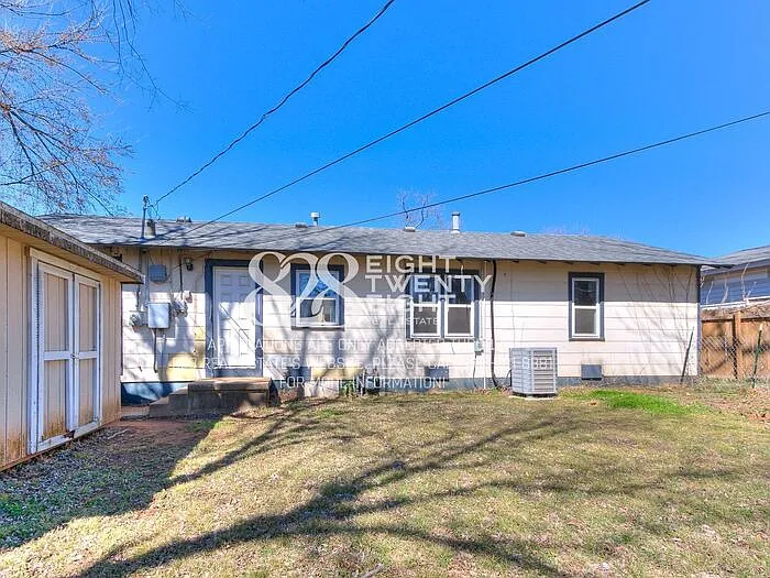 1004 Holly Dr — Photo 5