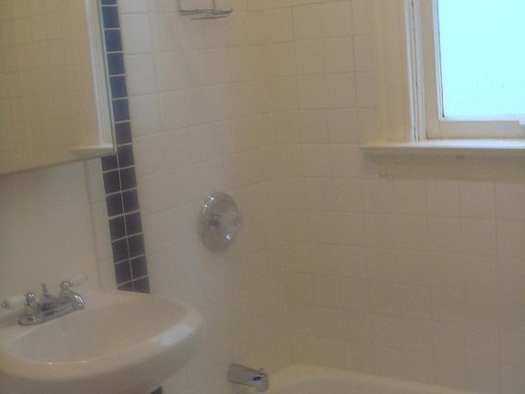 5th image of 1244 W Diversey Pkwy Floor 2