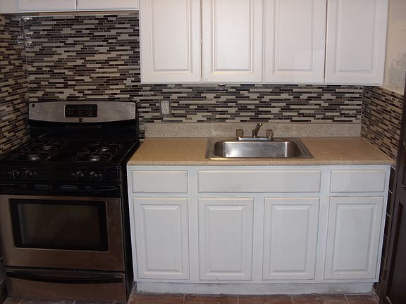 2nd image of 250 East 86th Street