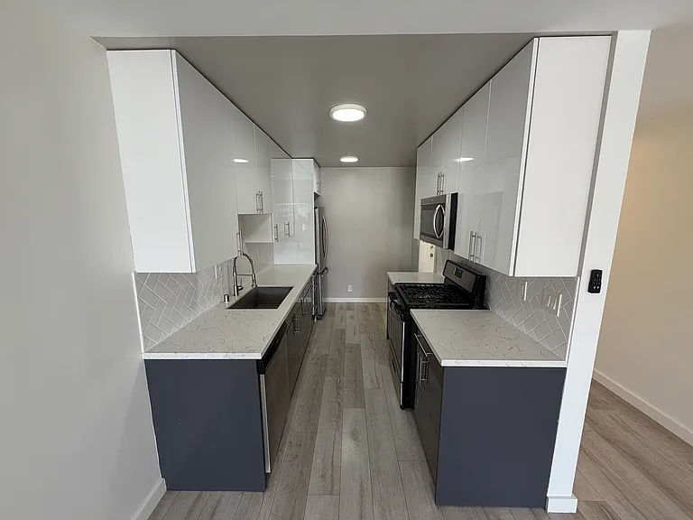Vantage Point Apartments West — Photo 5