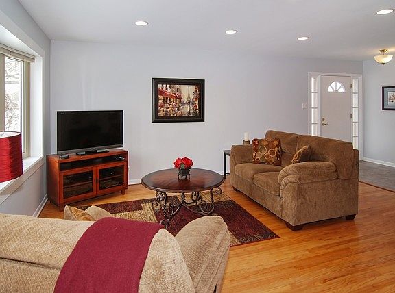2nd image of 511 Beach Ave