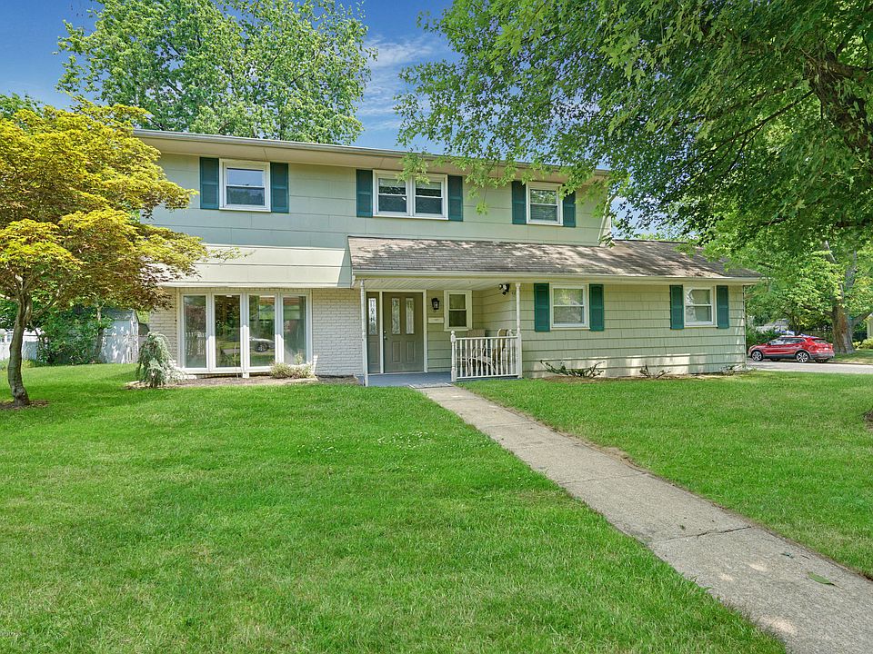 1st image of 8 Cheryl Dr
