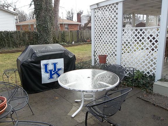 5th image of 1915 Lewis Ln