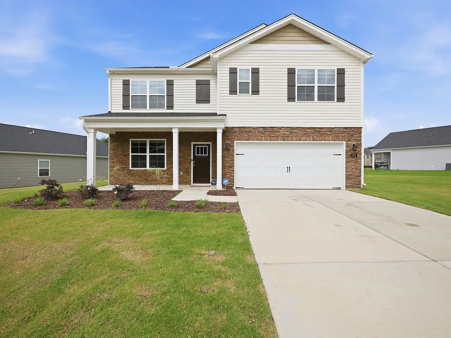 5 bed, 2511 sqft, $799 — Photo 3