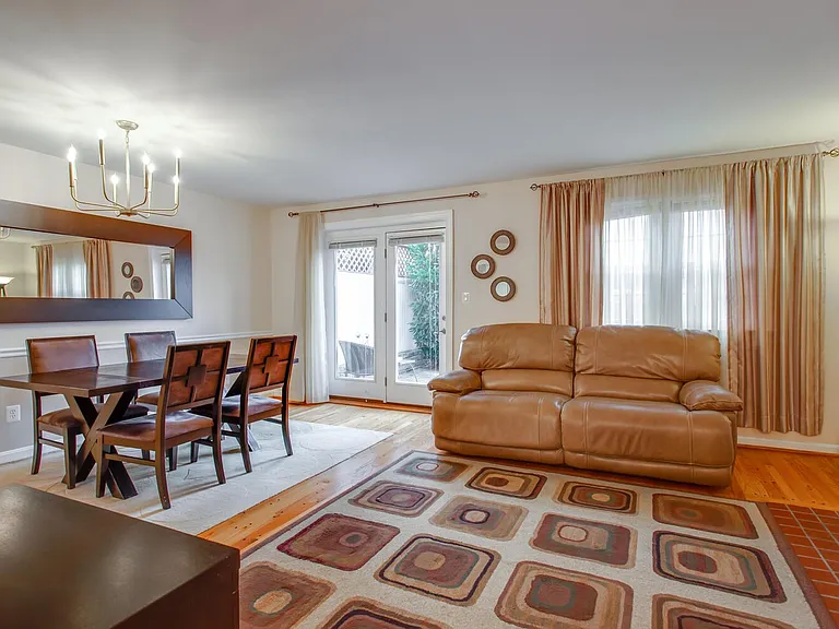 6063 Hardwick Pl — Photo 7